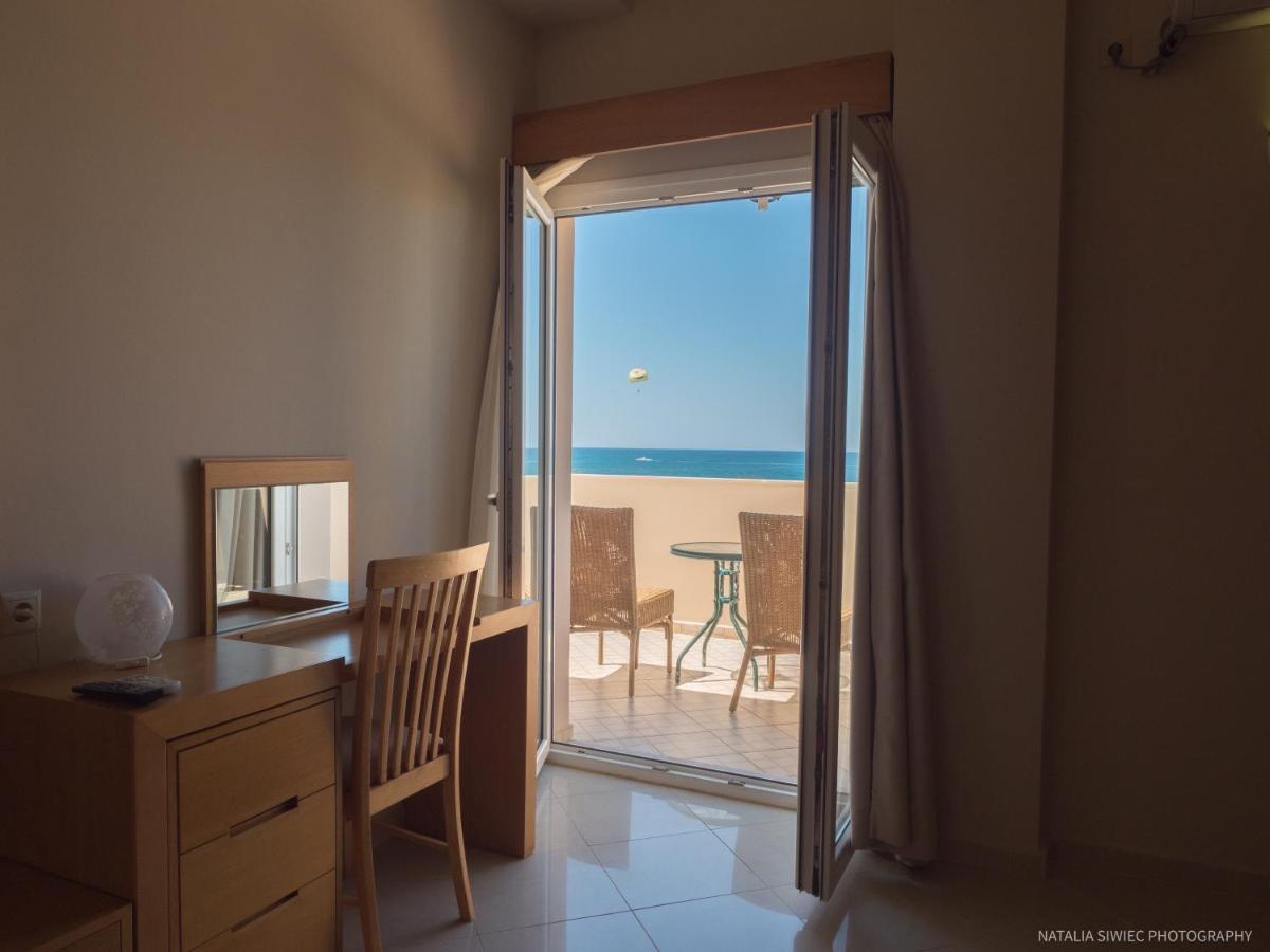 Alexandra Seaside Villas ปลาเตเนียส ภายนอก รูปภาพ